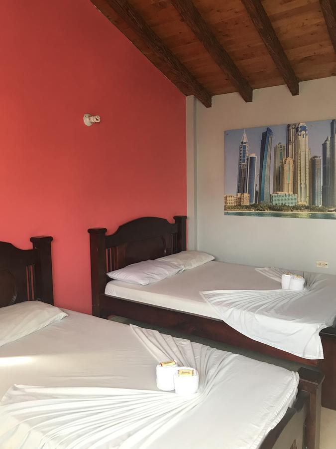 Hotel Calipso Marinilla Zewnętrze zdjęcie