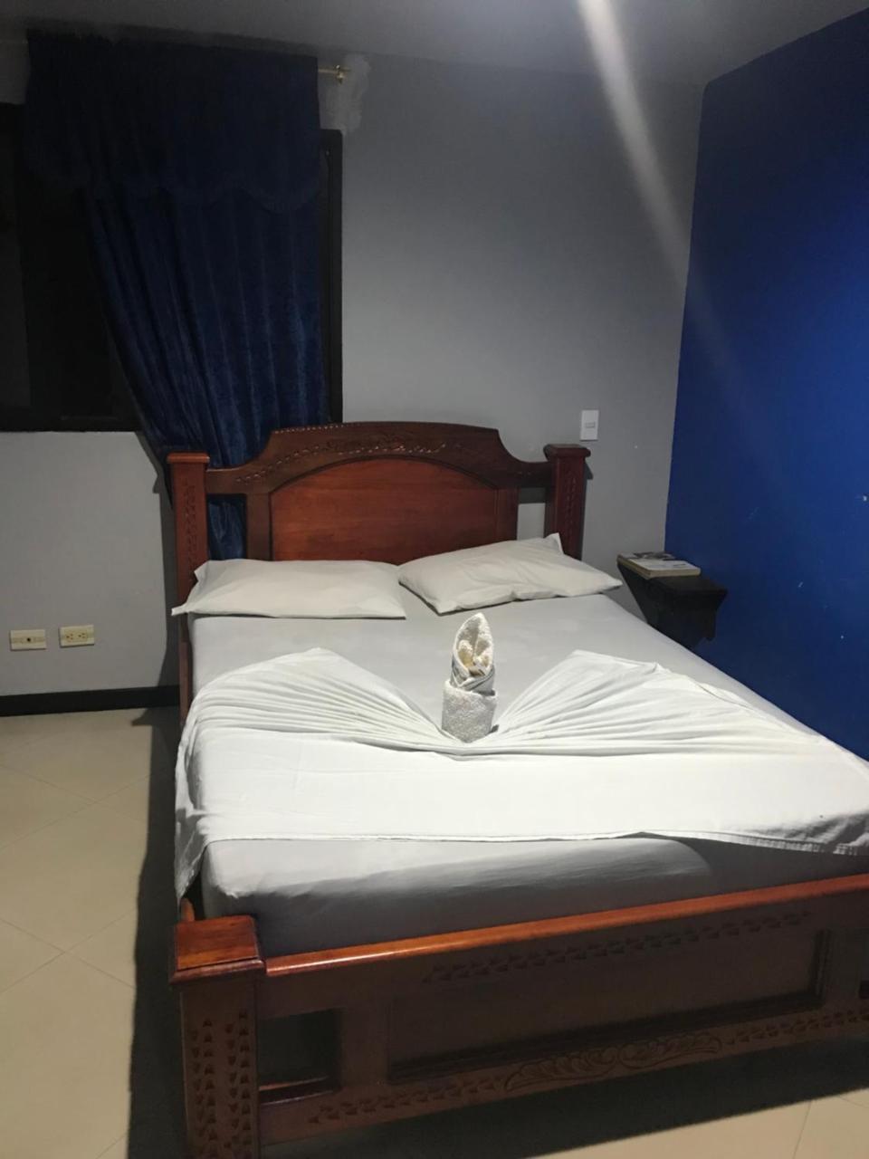 Hotel Calipso Marinilla Zewnętrze zdjęcie