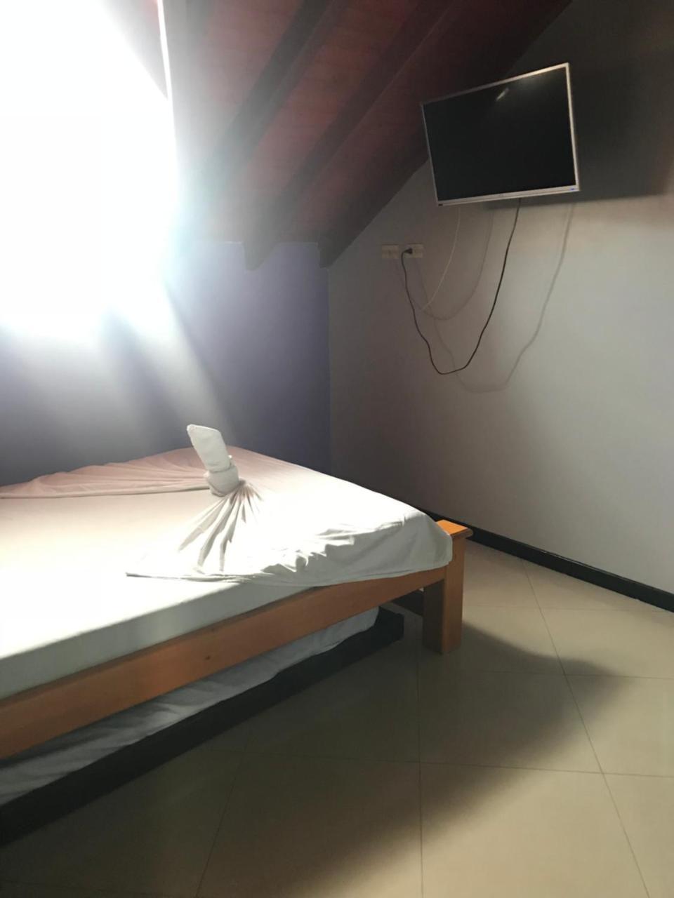 Hotel Calipso Marinilla Zewnętrze zdjęcie