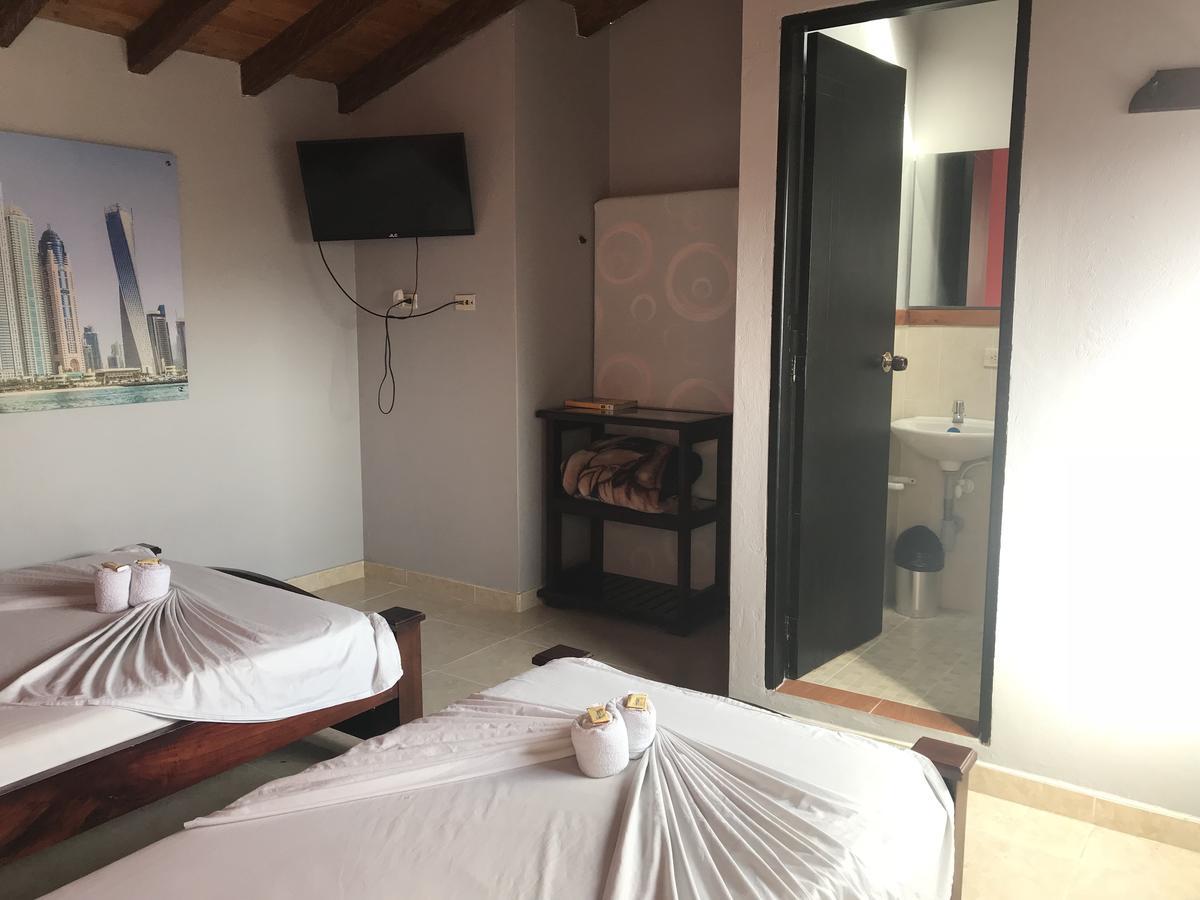 Hotel Calipso Marinilla Zewnętrze zdjęcie